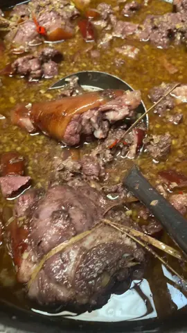 🥰🥰đào thịnh 👉đã nấu xong nồi thịt chó thui rơm nấu bếp củi thần thánh ngon nhất việt nam 🌹🌹phục vụ bà con mình ăn cho nó mát rồi nhé! ❤️❤️