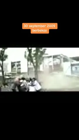 Trauma itu masih ada sampai skrg 😔#fypシ #fypシ゚viral #bencana #gempasumbar #gempapadang2009 