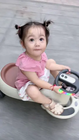 Xe mẹ mua, đi đua bố phải kéo 😂 #baby #babylove #embe #embedangyeu #embedethuong #cute #cutebaby #babiesoftiktok #xuhuong #fyp 