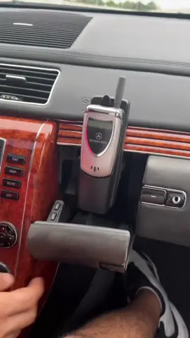 Kiss Me Thru The (Car)Phone  📷: @momomaserati  #carphone #vintage #vintagecars #mercedes #mercedesbenz #carcollection #foryou #foryoupage #fyp