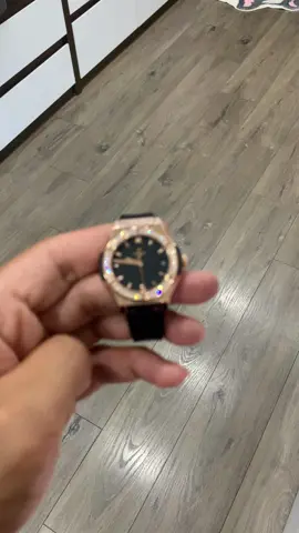 Hublot Classic Fussion KingGold Diamond 33mm lên tay chị em bao sang xịn mịn :). #HUBLOT #diamond 