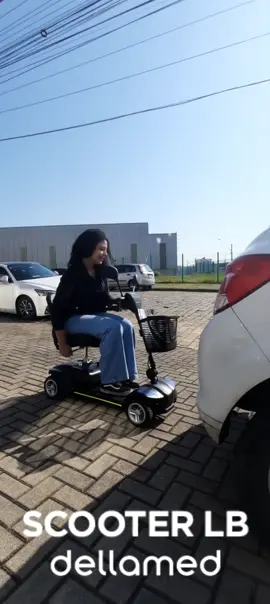 O Scooter Motorizado LB é portátil e prático de se colocar no carro .  Além de ser dobrável, se remove as baterias e o guidom retrátil. #scooterdellamed #scooterlb #scootermotorizado #cadeiramotorizada #dellamed
