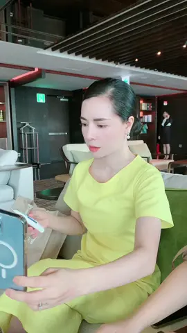 Ko hiểu làm gì mà trắng tới vậy😂