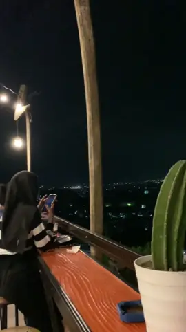 Golek howo sik 📍Sarungan Cafe #videomentahan #mentahan #semarang #sarungancafe #cafesemarang #ngopisemarang #angkringansemarang #karonsihcoffee 