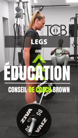 Conseil de coach Brown  Le soulevé de terre jambes tendues, contrairement aux squats qui impliquent une plus grande flexion des genoux, sollicite davantage les hanches.  Pour cibler efficacement tes fessiers (variante), pense à bien contracter ces muscles lors de la remontée.  Tu peux ajouter cet exercice à ta séance et me faire part de tes impressions en commentaire. Coach Brown  _______________________ #tcb #teamcoachbrown #education #coachsportif #coachsportifparis #pedagogie #Fitness #sport 