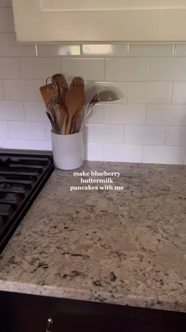 buttermilk pancakes: 2c flour 2t baking powder 1t baking soda 1T sugar 2c buttermilk 2T melted butter 2 eggs whisked  #cookingvideos#cooktok#pancakes#blueberrypancakes#Recipe#tiktokrecipe#homemakerlifestyle #breakfast#stayathomemom 