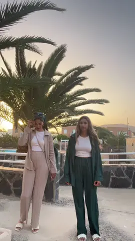 Best type of tiktoks are when youre on holiday☀️ #vacation #summer2023 #fuerteventura #spain #outfitideas #fyp #fy #outfittransition @n.kha 