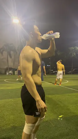 Tuần nào củng đá banh nên nhiều clip lắm 😂#latenightsoccer 