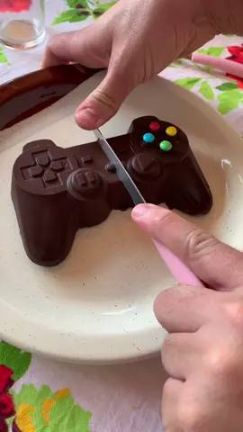 Controle Recheado de brigadeiro 🎮🍫 #confeiteiratiktoker #controledevideo #controlerecheado #brigadeiro #brigadeirogourmet #docinhos #docinhosdefesta #videogame #guarulhos #foryou #vendercasa #doce #fyp #foryoupage #doceria #chocolate 