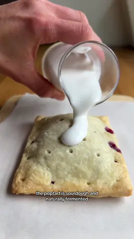 Blueberry sourdough poptarts 🥧🫐 RECIPE ⬇️ And w a dose of yummy greens💚@Bloom Nutrition #bloompartner  Poptart ingredients 🥧 • 200g organic flour  • 10g raw honey or coconut sugar  • 3g sea salt • 160g grass fed butter, cold • 30g water  • 40g active sourdough starter  Blueberry jam ingredients 🫐 • Fresh or frozen blueberries • Raw honey  • Chia seeds  Yogurt icing ingredients 🧁 • Yogurt • Raw honey • Milk of choice • Vanilla bean or extract Full recipe and directions at sourdoughjesha.com 