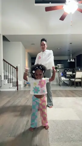 If youve been here since Nyla B was baby you would know this was her favvvv trend😭🥹 #mommyandmewithnylab 