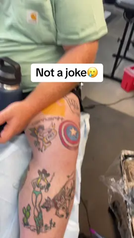 Brit-knee #tattoos #tattooartist #tattooartistsoftiktok #fyp #foryou #tattooideas #tattootiktok #kneetattoo #finelinetattoo