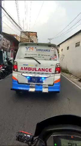 pelan pelan pak sopir @Rimo @Rahmandika Habib @IKI°• @Kang Fikri @ans19bdg @andreww_49 @anggaalvianaputra @fahmiadamatuh  #fypシ #fyp #ambulancedriver 