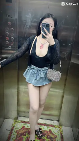 Em cô đơn nhưng không thề dễ dãi , thà một mình mà mãi dễ thương ❤️