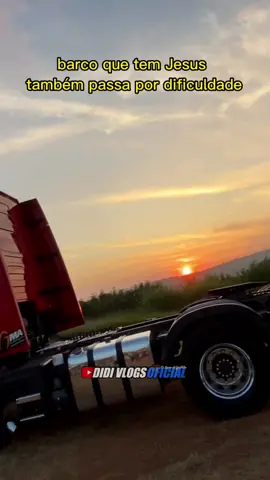 Vídeo de caminhão para status, reflexão 