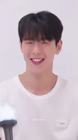 Random funny and cute moments I noticed in Shown and Hyungwon's 'Love Me A Little' cheering guide video 😂🥹 #MONSTAX #SHOWNU #HYUNGWON #kpopfyp #im_samm #shownuxhyungwon 