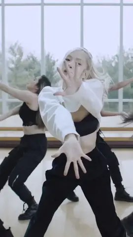 On The Ground - Rosé Dance practice  #ontheground #Rose #roseblackpink #roses_are_rosie #dancepractice #onthegroundrosé #kpop #viral #fyp 