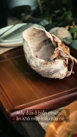 Nay đi làm về, trời mưa buồn quá nên đi nướng khô mực ăn#chuốigarden 