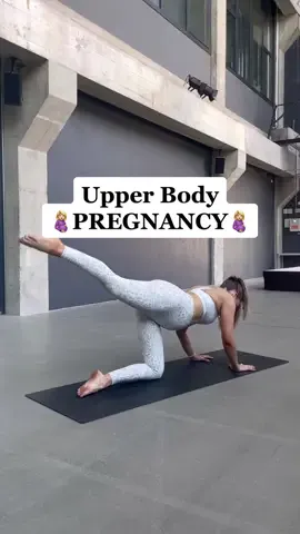 Follow along workouts on my yt channel ✌🏼🤰🏼 #pregnancyworkout #fitmom #momtobe #pregnancyjourney #prenatalfitness #schwangerschaftsgymnastik #pregnancyyoga #Fitness 