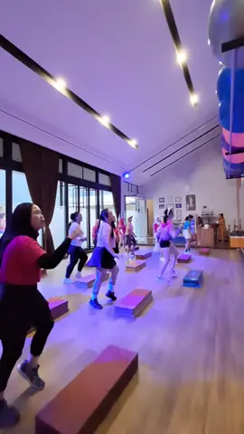 kelas POWER STEP AEROBIC , jadwalnya Rabu dan Jumat pk 16.30 #dance #namstudio #namstudiotasik #trending #tasik #stepdance #stepaerobic 