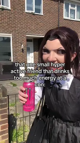 we all have that one friend 💀 #comiccon #cosplay #relatable #AttackOnTitan #cosplayduo #anime @mariska 