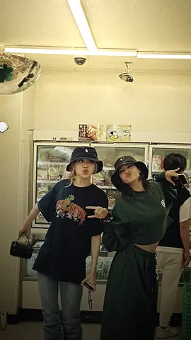 #chaelisa #chaelisaedit #chaelisaforever #rosé #lisa #blackpink #xyzbca #fyp 
