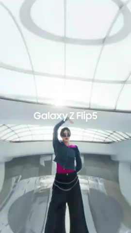Don't cha wish your phone was fun like this? Discover the all-new Samsung #GalaxyZFlip5, with slimmer design, and a larger cover screen (helloooo, Flex Window!). #SamsungUnpacked​ Explore more and #JoinTheFlipSide: samsung.com/id/unpacked
