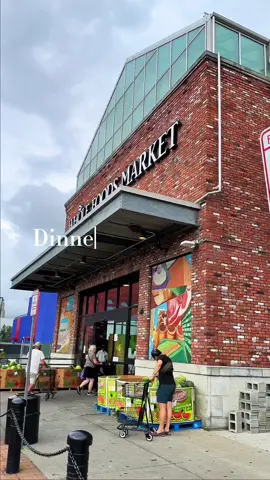 Spanish theme dinner Party ✨ i have never hosted something like this, the girlies that do this on the regular *hats off to you* lol #dinnerparty #gardenparty #dinnerpartyideas #summerdinnerideas 