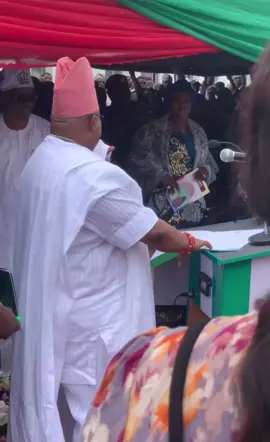 Governor Adeleke is tge performing dancing Governor. He’s a happy man