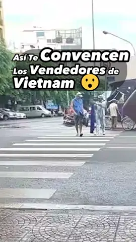¿Alguna vez ha salido de casa sin saber que ibas a volver con una hamaca colgada del hombro? Así te convencen para comprar tonterías que no necesitas en #hochiminhcity #Vietnam #asia 