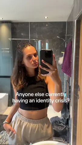 I don’t no how to dress or style myself 👀 #identitycrisis #relatablecontent #girlthings #fyp 
