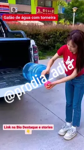 Galão de água com torneira link do produto na Bio e siga me no Instagram @prodia_adia #galaodeagua #sucosdetox #sucossaudáveis #sucos #bebidaspreparadas #bebidastiktok #shopee #viral #tiktokindia #viralvideo #promocaoshopee #AprendaNoTikTok #cozinharapida #agua #aguafresca #viagemtiktok #viagemdossonhos 