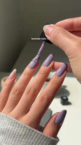 saw @Sofia Richie Grainge w lavender nails soooo☁️🪻 #gelnails #purplenails #nailvideos #simplenails #nailinspo 