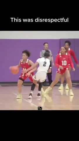 Pass fake ankle breaker is crazyyy 😭 (Via @stargazing_media/IG) #basketball 