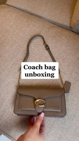 Adding this dreamy @Coach bag to my collection from @thehut_com AD #bagunboxing #unboxingvideo #coachtabby #coachtabbychainclutch #coachbag #unboxingasmr 