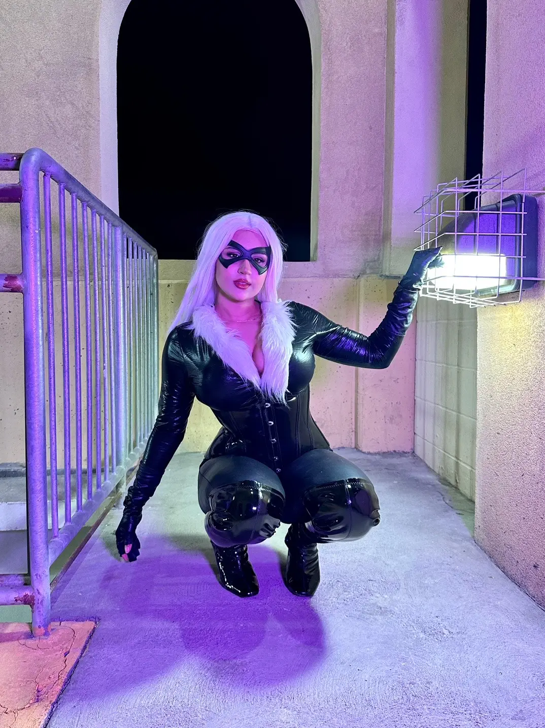 Went from side character to side piece BAHAHA (at least im dating spiderman 💅) #cosplay #spiderman #spidermancosplay #blackcat 