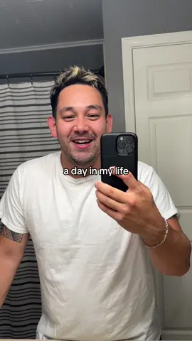 Spend the day with me #impressionist #influencer #adayinthelife #spendthedaywithme #impressions #tiktoklife #dayinmylife #comedy #parody #aliens #ufo #alien #secretinvasion 