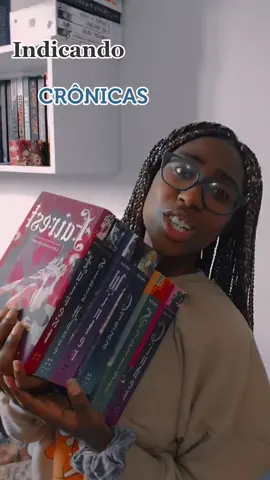 Passando adiante essa saga INCRÍVEL!!  +12 #thelunarchronicles #cronicaslunares #livrosdefantasia #fantasia #indicaçãodelivro #indicação #booktokbr #BookTok #booktokbrasil #livros #books 