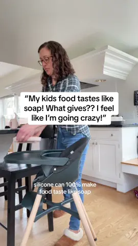 Maybe the kids aren’t picky, maybe their food tastes like SOAP! The more you know🎉 So don’t throw out your silicone dishware, but do learn how to make sure it’s not making the food taste terrible. (This is SUCH a common issue so I hope this helps!) ⠀⠀⠀⠀⠀⠀⠀⠀⠀ 1. Use fragrance and oil free dish soap. 2. To remove soap residue or taste, try one of these 3 things: Rub with lemon, let sit for 10 minutes, then rinse and air dry. OR submerge in 2 cups boiling water and 1 cup white vinegar. Rinse and air dry. OR boil in water for 10 minutes like you were sterilizing a baby bottle and air dry. ⠀⠀⠀⠀⠀⠀⠀⠀⠀ You can also rub with a gentle brush and dry in the sun for extra cleanliness! ⠀⠀⠀⠀⠀⠀⠀⠀⠀ See also: Just read the care instructions on the back of the package when you buy dishware, freezer trays, or storage containers and they’ll tell you the same things too:) #toddlerfood #babyfood