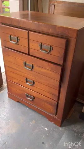 In this video I will show you how i gave this outdated chunky dresser and matching nightstand a much needed update.  This Bedroom Furniture set was flipped into a modern piece.  This step by step tutorial will show you how easy it is to update your own outdated furniture and give it a new look with primer, paint and new hardware.  Items used:  Wood Filler Zinser BIN 123 Primer Behr Premium Cabinet, Door and Trim Enamel Paint in the color Rainforest  Bondo All Purpose Putty Sandpaper: 120, 220 and 400 grits #furnitureflip  #dressermakeover #dressers  #furnituremakeover  #upcycled  #recycled  #transformation  #painting  #behrpaint  #trending  #trashtotreasure #tutorial