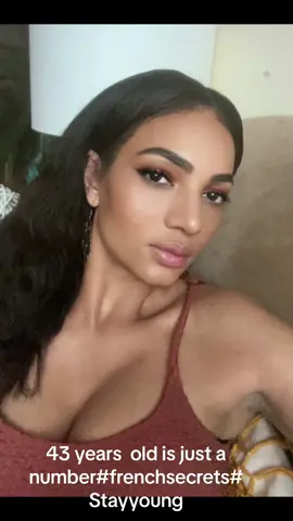 #youth#skincare#fashiontrends#over40#makeup#mixedgirl#metisse#maquillage#mode#paris#newyork#brunette#brune#multiracial#model#mannequin#workout#milano#beautiful#tanskin#beauty#bellefemme 