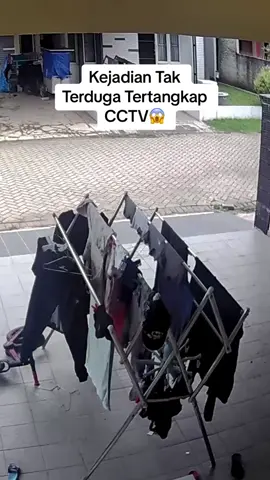 Kejadian tak terduga di rumah kami di siang hari😱  #horror #lucu #fyp #foryoupage #ngakak 