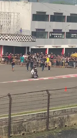 Wijaya Racing Feat Adit Coco🤘#wijayaracingkediri #sentul #sentulinternationalcircuit #fypシ#balap #balapmotor #jatim #aditcoco42 