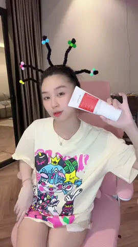 Chiếc kem hot rần rần 2 hôm nay với bảng thành phần cực đỉnb đang đợi chị em rinh về. ❤️ @🌻𝙷𝚘𝚊 𝙱𝚎́ 𝙽𝚑𝚘̉ 🍓 