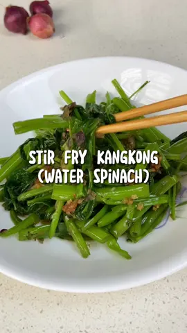 Stir Fry Kangkong with Dried Shrimps, super simple, easy and delicious. All done in 20 minutes 😜 Recipe link in bio ❤️ #kangkong #kangkongrecipe #waterspinach #EasyRecipe #asianfood 
