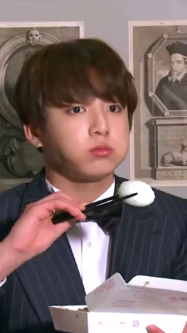 お口いっぱいに入れて食べる君が好き🥺#bts #방탄소년단 #전정국 #JungKook #ジョングク #fyp 