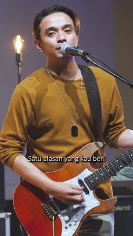 Siapa yang dulu pernah latihan gitar pakai lagu ini dulu? Tonton full version episode pertama studio session #jikaituyangterbaik di YT Ungu Band! #unguband #tiktoktainment  #laguungu 