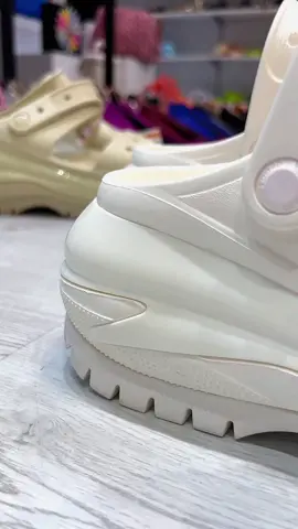 ( Hot 2023) Chị em tự tin cao thêm 7cm nhờ em CROCS classic Mega ❤️ #nemomamashoes  #depcrocs #megacrushsandal #xuhuong #hangxuatkhau #crocsmegacrush 