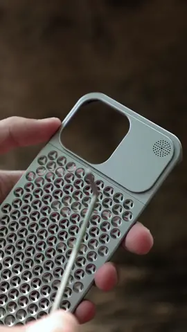 Khung nhôm thoáng khí tản nhiệt nhanh chưa ngại va đập bao giờ #tomobox #tomobox77 #iphonecase #metalcase #aluminumcase #shockproofcase #heatdissipation #airventilation #phoneprotection #phoneaccessories #techaccessories #smartphonecase #ốplưngiphone #vỏbảovệđiệnthoại #ốplưngkimloại #ốplưnghợpkimnhôm #chốngvadập #tảnnhiệt #thoángkhí #bảovệđiệnthoại #phụkiệnđiệnthoại #phụkiêncôngnghệ #alloycase #protectivecase #durablecase #coolingcase #ventilatedcase #smartphoneprotection #techprotection #ốplưngbảovệ #ốplưngbền #ốplưngtảnnhiệt #ốplưngthoángkhí #bảovệsmartphone #bảovệcôngnghệ #iphoneaccessories #iphoneprotection #iphonetech
