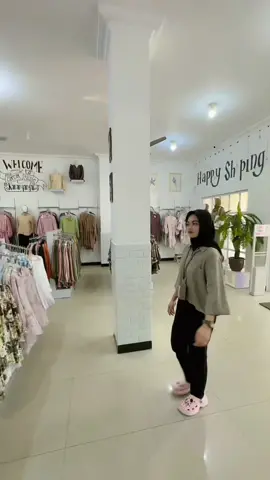 Gamungkin kalau belanja dicik cik cuma sebentar😝🤪pasti borong!!! #cikcikstyle #ootdhits #ootdkekinian 